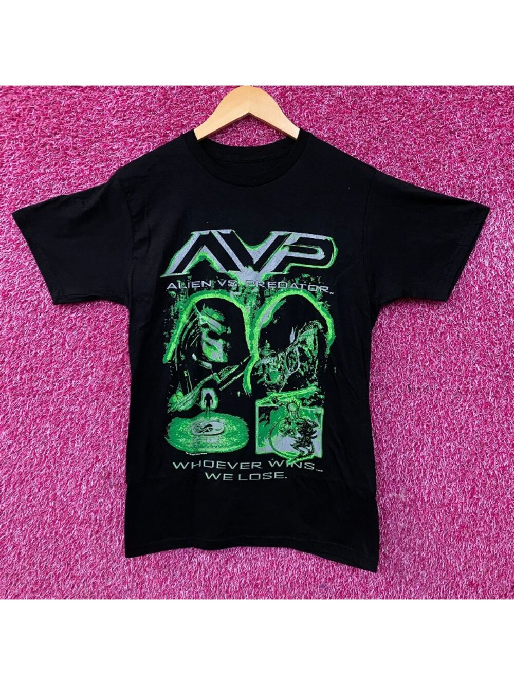 Alien Vs Predator "Whoever Wins... We Lose" Retro Poster Graphic T-shirt Small